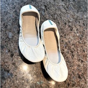 🤍🩵Tieks in Diamond White 🤍🩵